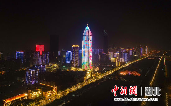 长江灯光秀 许魏巍 摄
